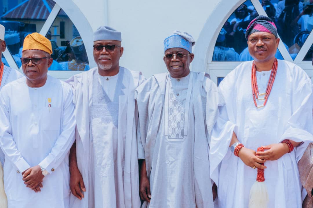 Tinubu pays condolence visit to Olowo
