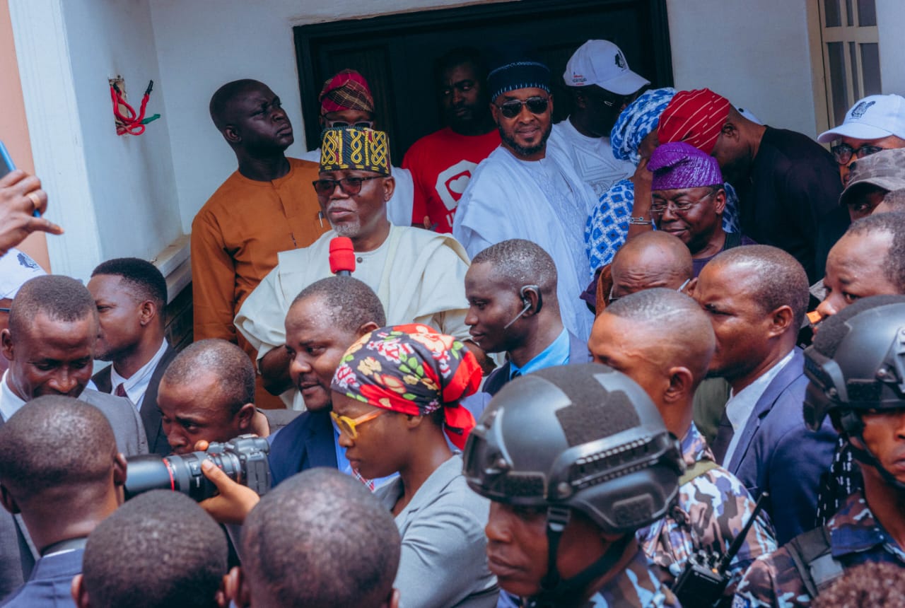 Rousing reception as Governor Aiyedatiwa visits home in Igbokoda