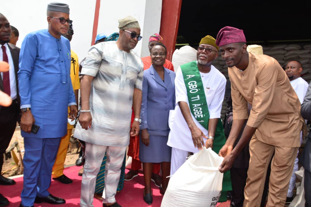 Aiyedatiwa flags off distribution of food commodities