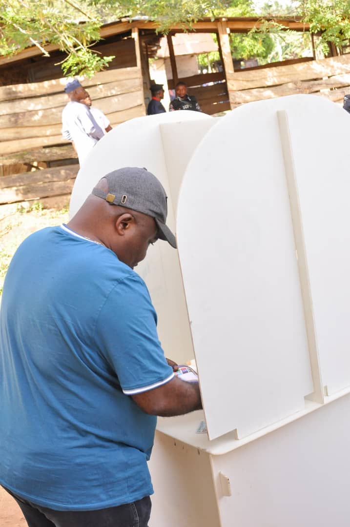 LG poll: Ondo Speaker, Oladiji casts vote, harps on importance of grassroot devt